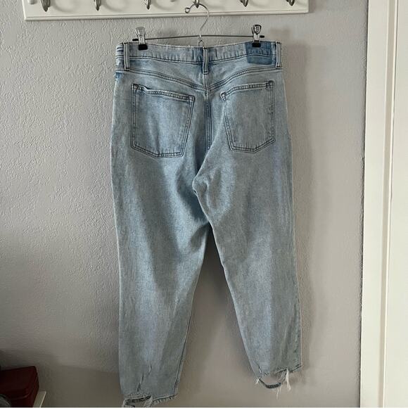 Abercrombie & Fitch The Mom High Rise Jeans in Light Destroy Wash - Picture 7 of 9